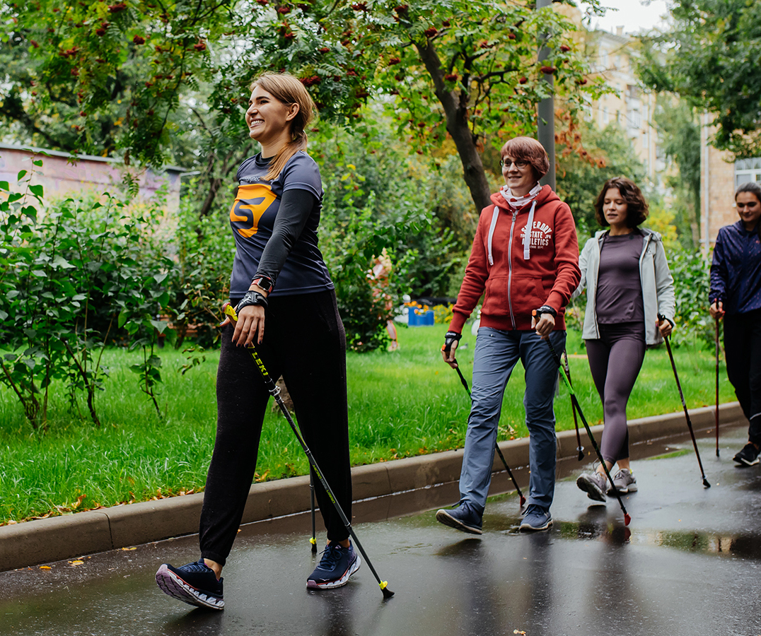 Фото бабушки скандинавская ходьба