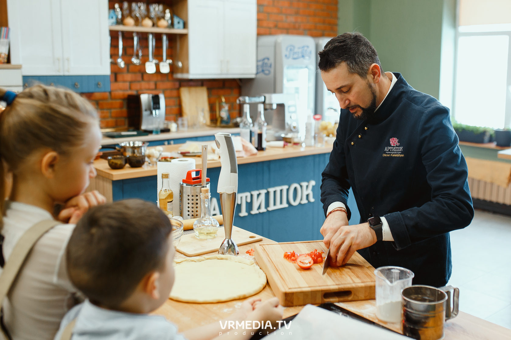 Кулинарные мастер классы в москве для детей. Артишок Кемерово кулинарная студия. Cookforia кулинарная студия. Кулинарные мастер-классы для детей от 6 лет Семеновской студии. Кулинарная студия Калининград.