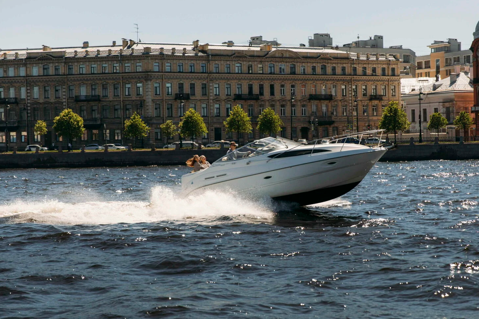 Прогулки на катере в Санкт-Петербурге