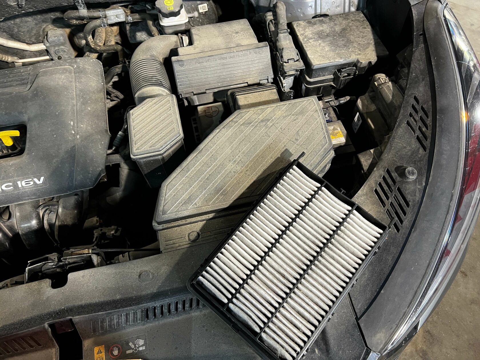 Замена воздушного фильтра двигателя Hyundai