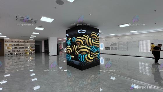 LED-колонна в холле