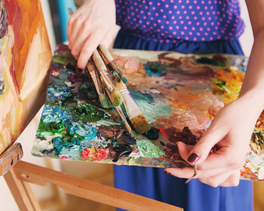 фото нанесения макияжа на лицо девушки 