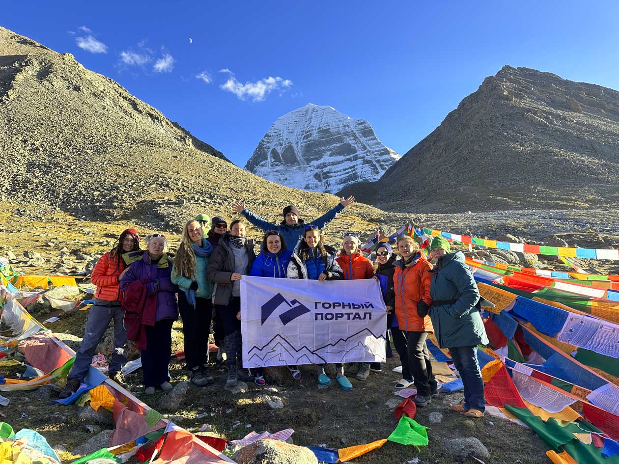 Кора вокруг Кайлас с Горным порталом со стороны Китая, Тибет