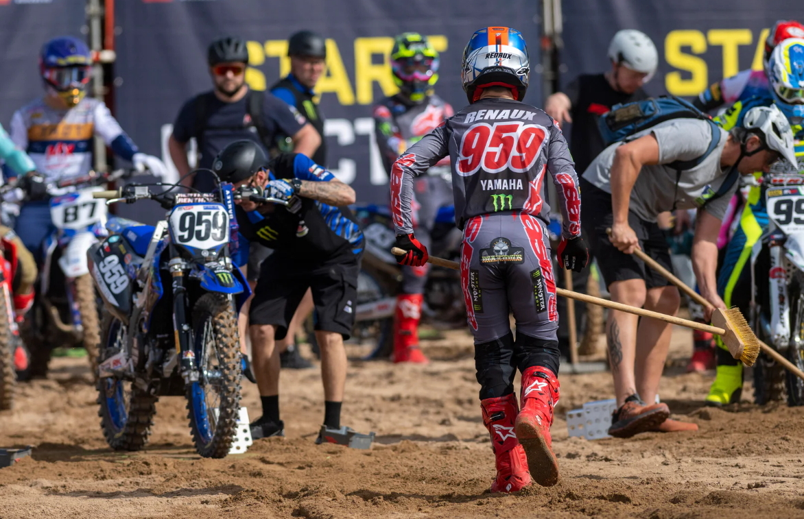 Максим Рено снимается с Гран-при Великобритании