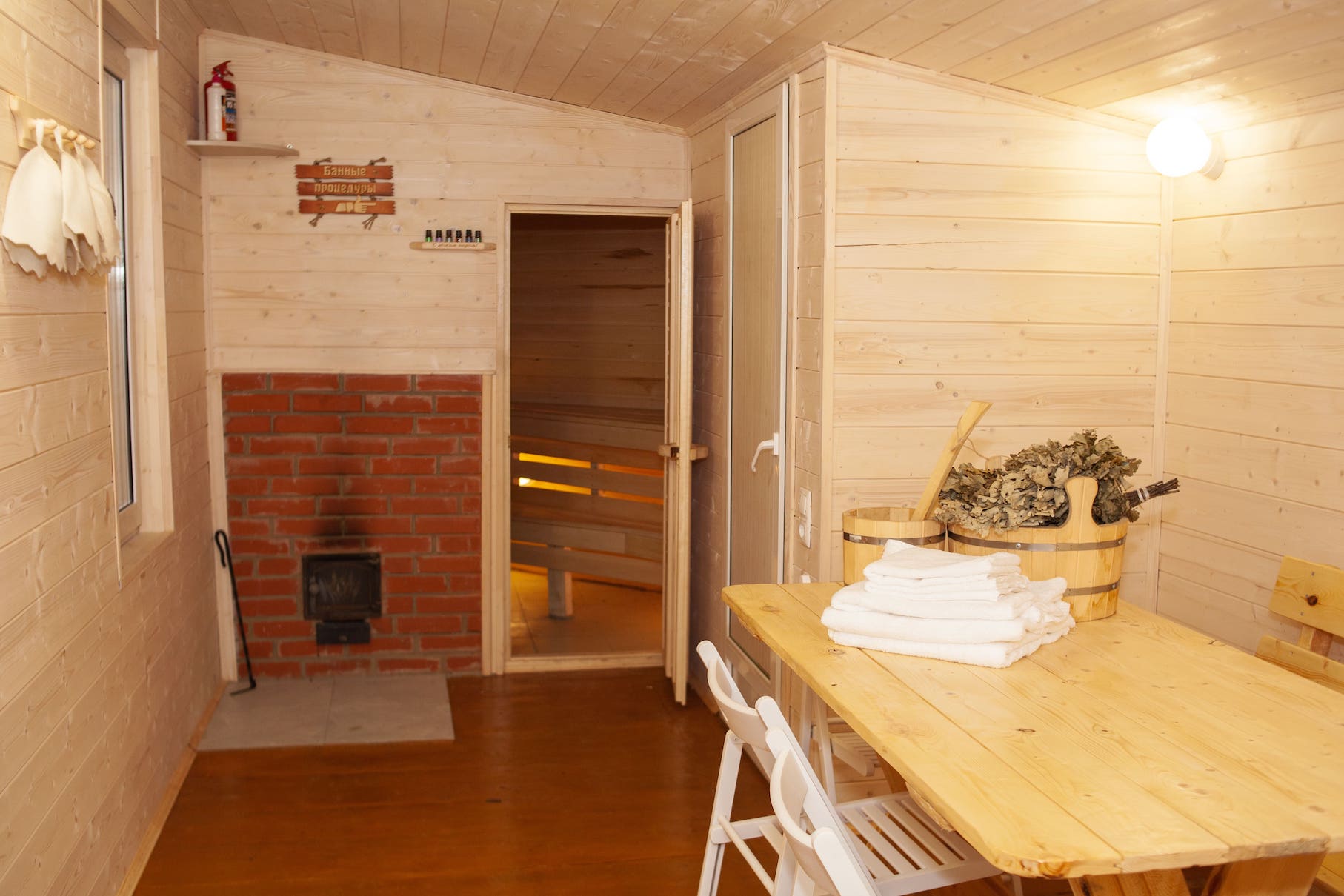 Баня на дровах в глэмпинге A-frame Happy в Подмосковье