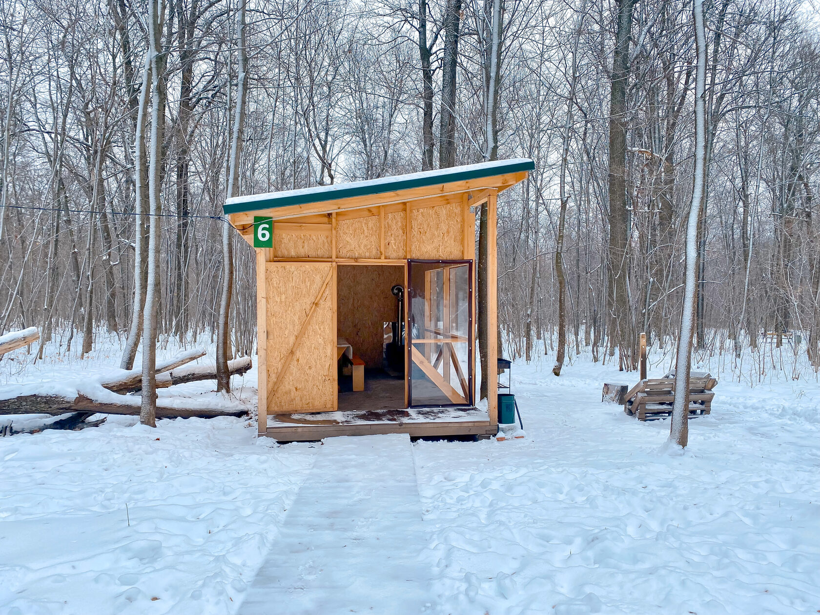 Белка парк чебоксары адрес. Форест парк Чебоксары беседки. Беседки на роще в Чебоксарах. Варениковский лес база отдыха. База отдыха «парк чёшталей» Мордовия.