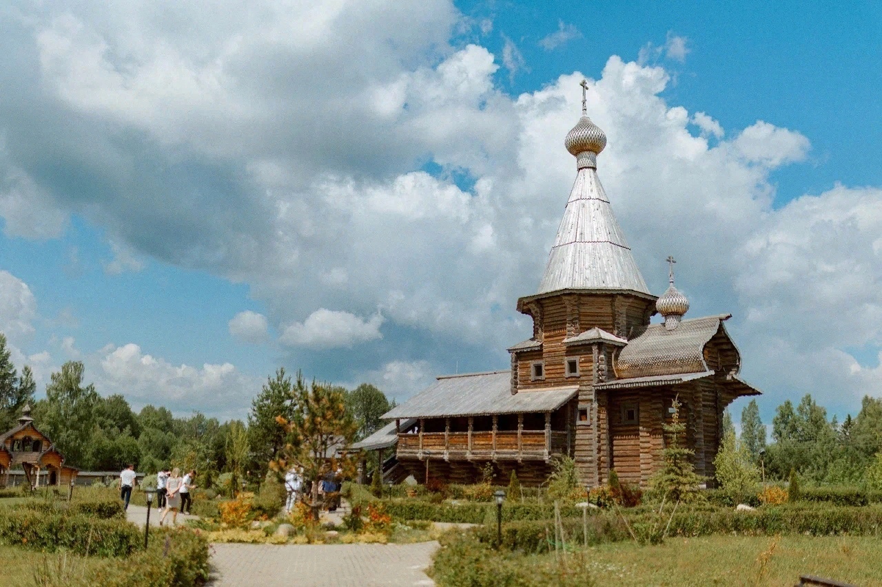 Свято-Владимирский монастырь на Истоке Днепра. Исток Днепра фото. Исток Днепра.