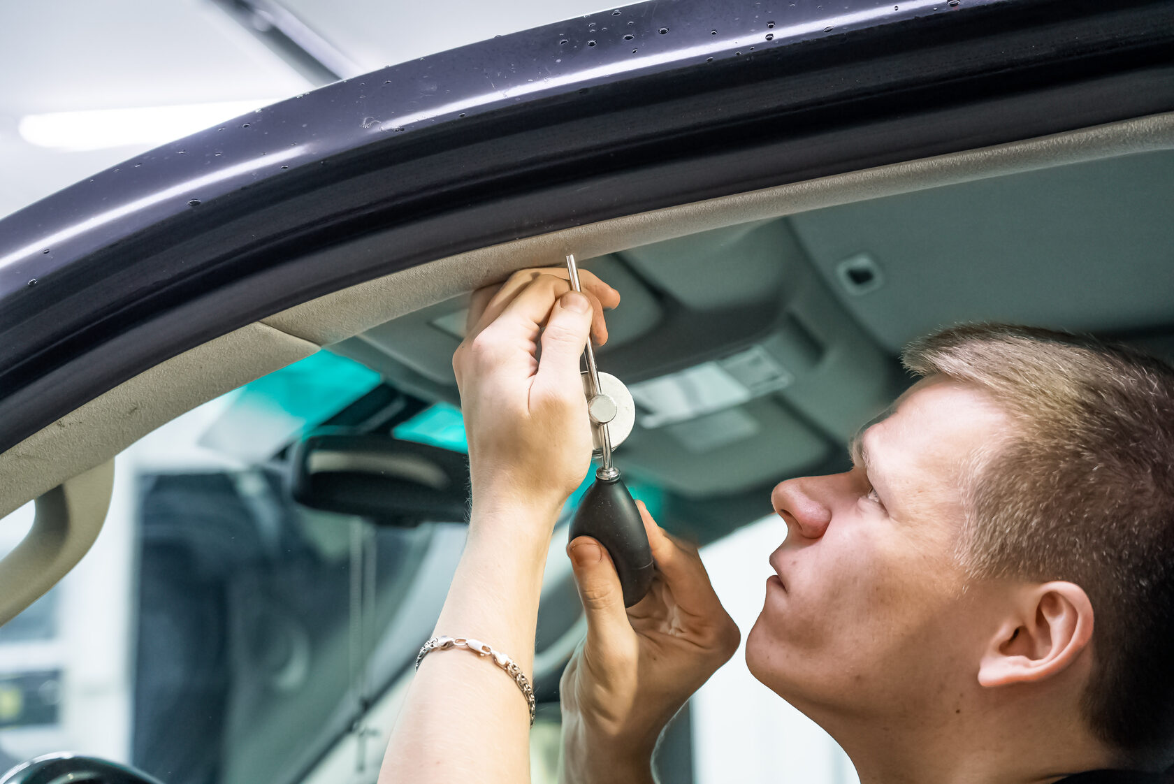 Ремонт прожога на потолке Toyota Land Cruiser 200