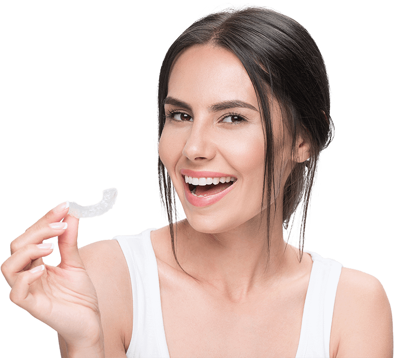 Clear smile. Элайнеры Invisalign. Элайнерами Invisalign. Девушка с элайнерами. Элайнеры девушка.