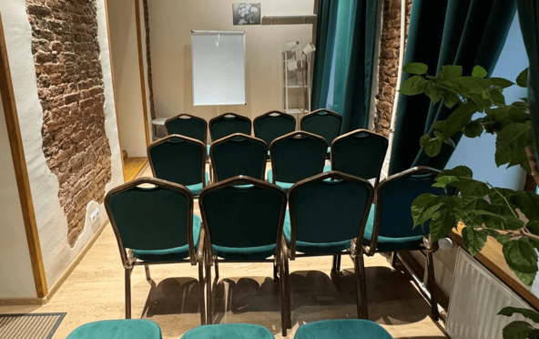 Пространство для занятий, массажа и коуч-сессий в центре СПб