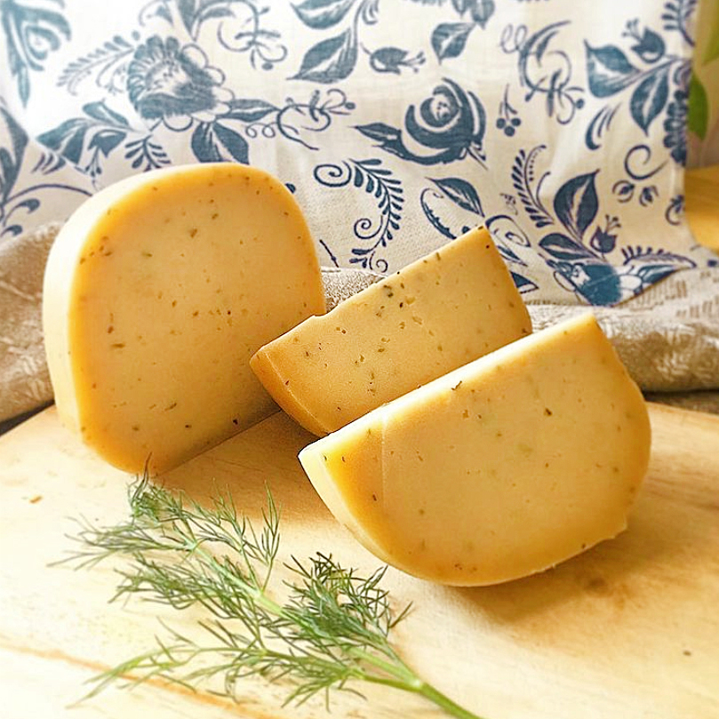 Боспорский сливочный сыр на доске