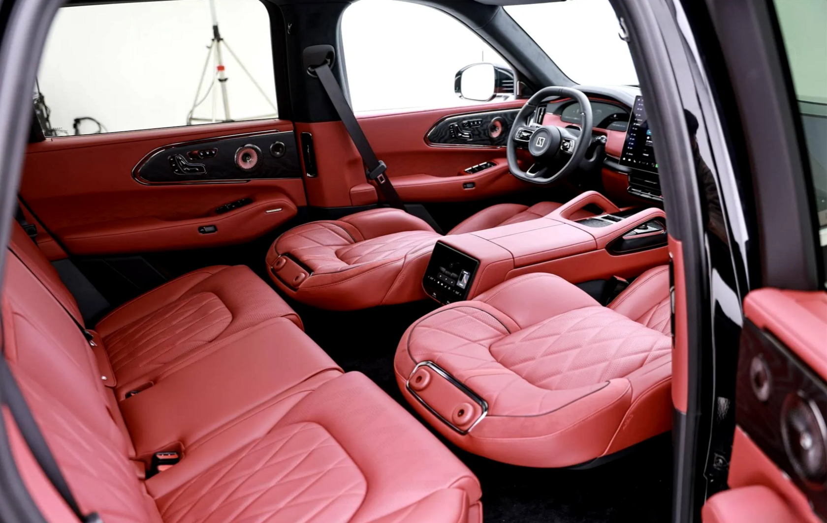 Zeekr 8X cabin, first and second row