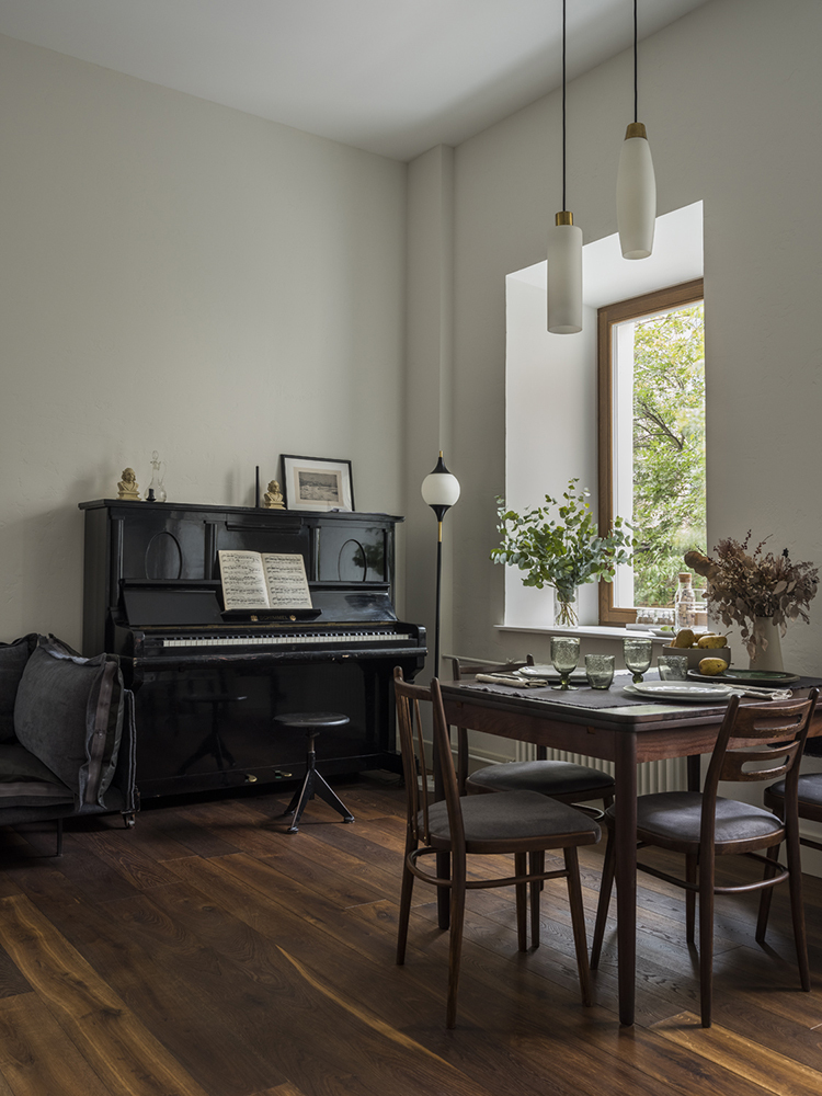Рояль в кустах, квартира в старой Москве. Студия дизайна — MO interior design. Публикация — AD