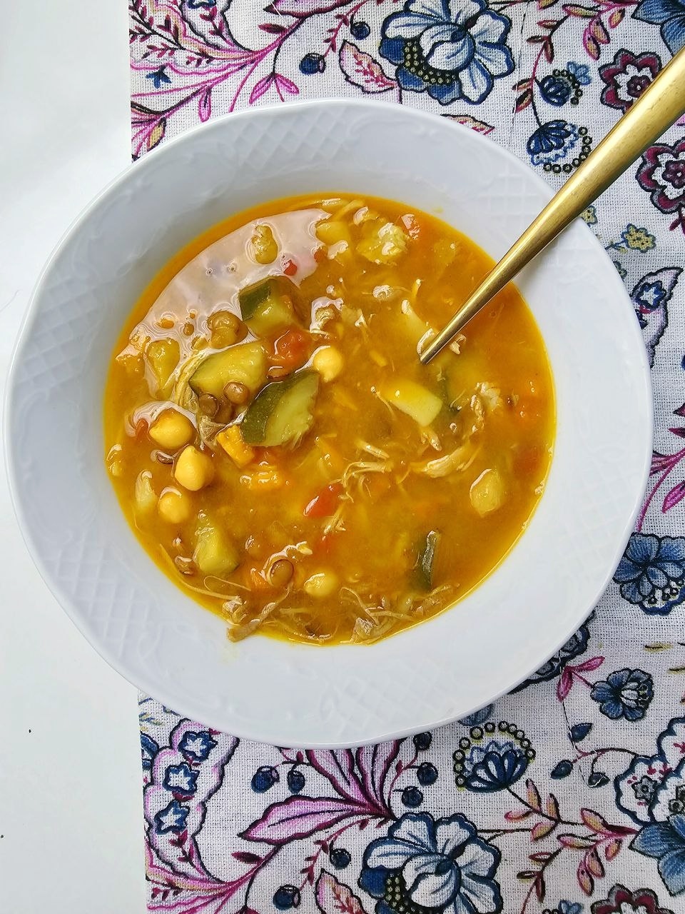 Суп Харира с овощами, чечевицей и бобовыми