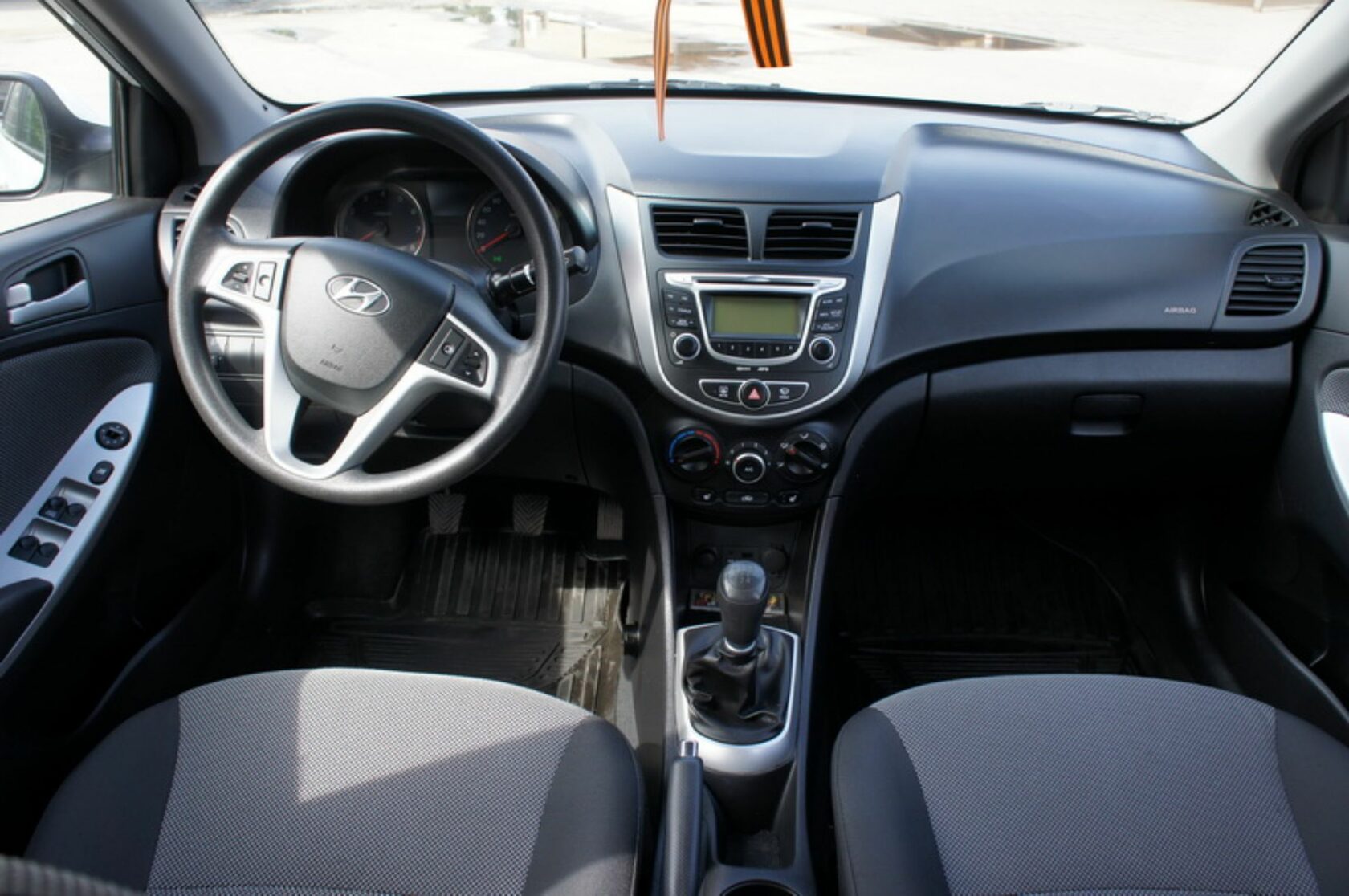 Солярис 2012 комплектации. Hyundai Solaris 2012 МКПП 1,4.