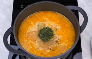 Приготовление супа из консервированной горбуши: шаг 10