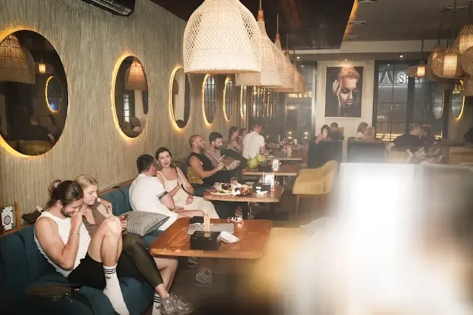 The intimate and relaxing atmosphere at Eden Hookah Club Uluwatu, a wonderful place to unwind with friends while trying comforting Russian food in Bali.