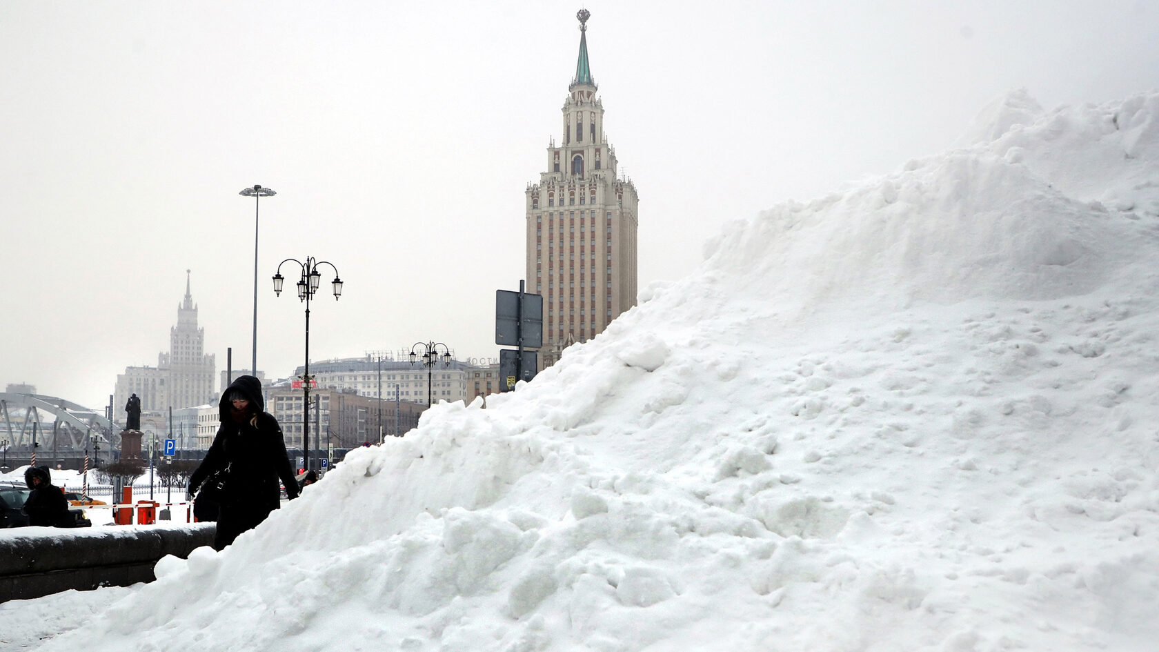 Москва снегопад 2021. Сильный снегопад в Москве 2021. Снегопад в Москве 14.12.2021. Снежный Покров в Москве.