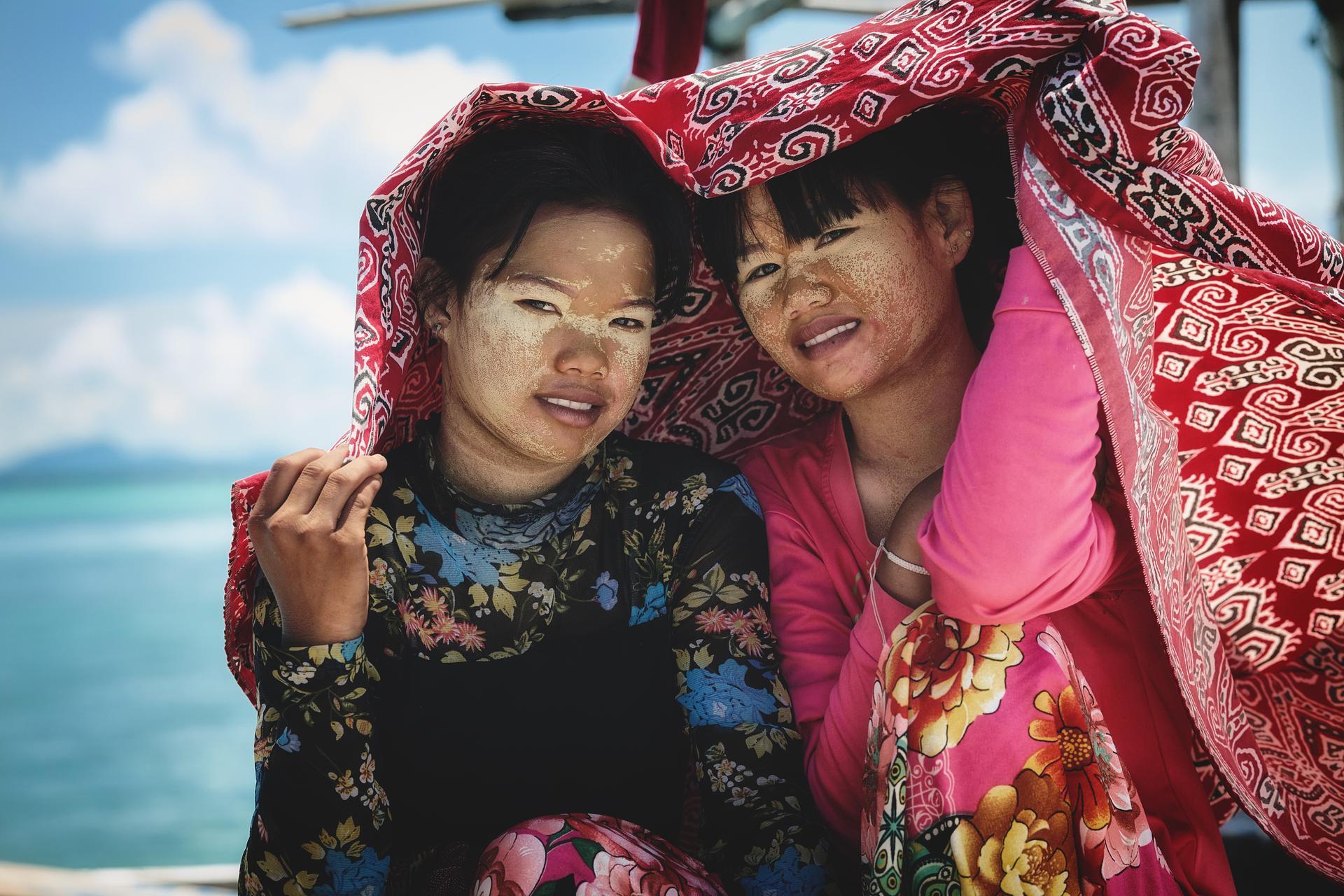 Malaysia | Zon Hisham Zainal Abidin. Young women from the Bajau Laut community apply borak, a traditional turmeric and rice paste used for beauty and protection from the tropical sun.