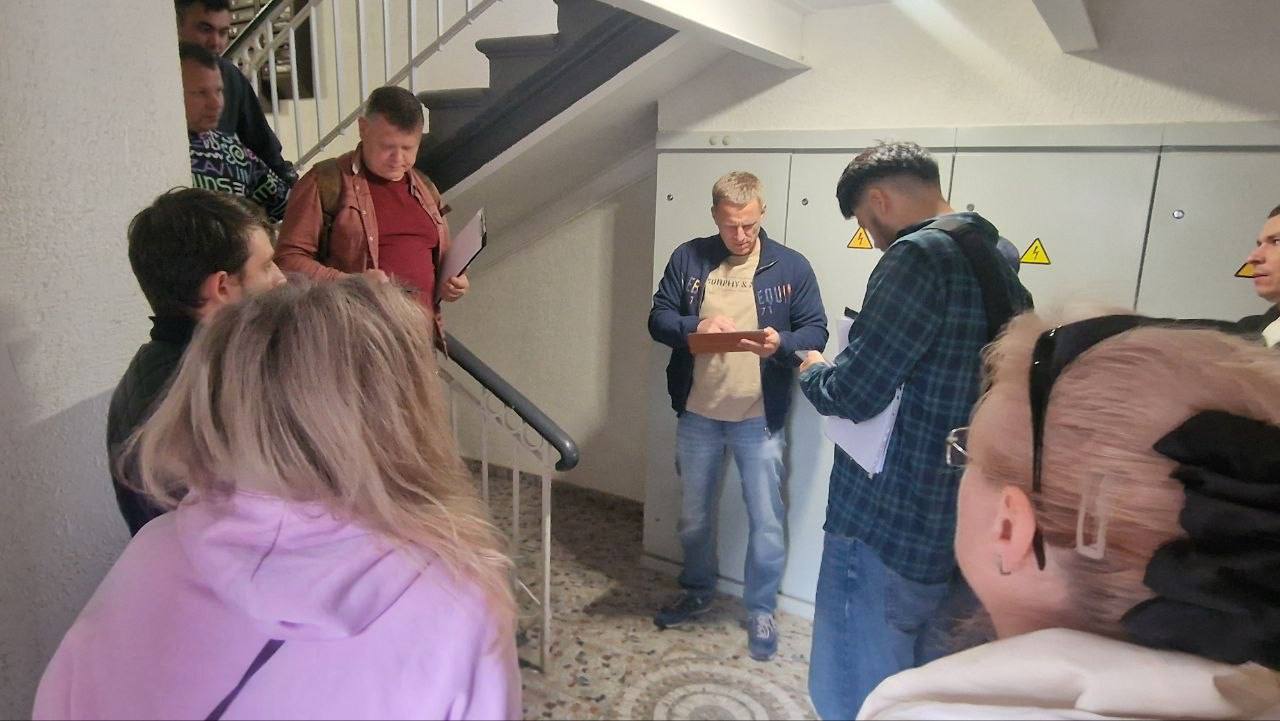По итогам встречи с жителями Фрунзенской наб.,32, провели совместно с Фондом капремонта комиссионное обследование дома.