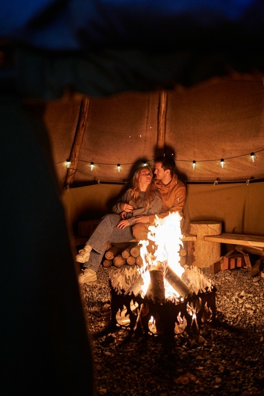 Романтическая активность на базе отдыха Тишина — конная прогулка и романтика у костра не далеко от Перми