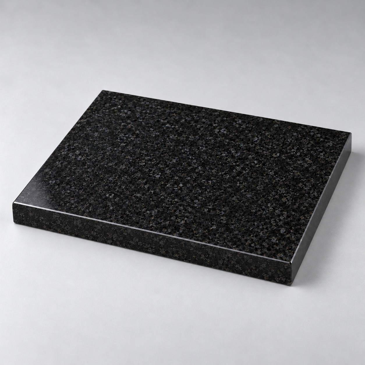 Полированная плита из чёрного гранита габбро 35×40×3 см
