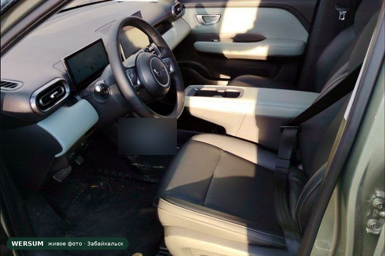 Wuling Binguo, салон: два экрана