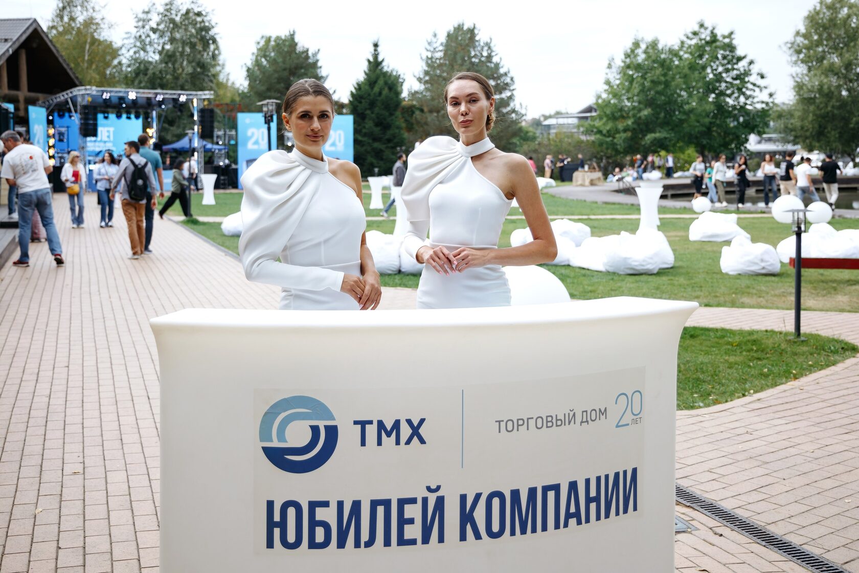 Корпоратив ТМХ 20 лет — масштабный кейтеринг Москва Smile Event