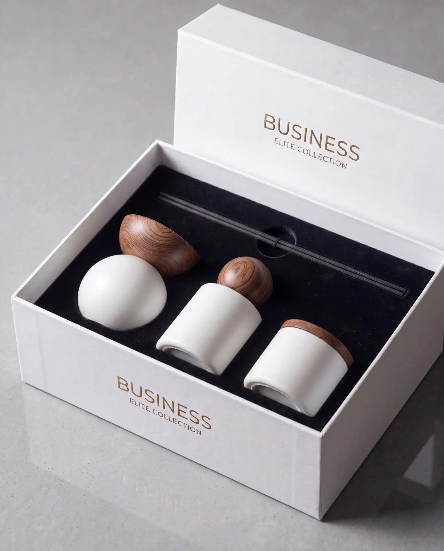 Премиальный корпоративный новогодний подарочный набор Business Elite Collection в белой упаковке с керамическими и деревянными аксессуарами