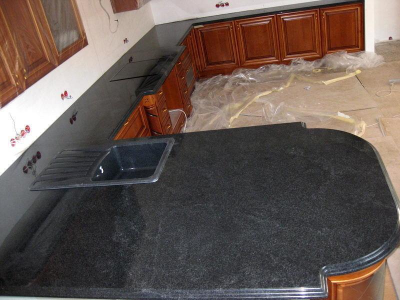 Подоконник из черного гранита Black time в минималистичном стиле