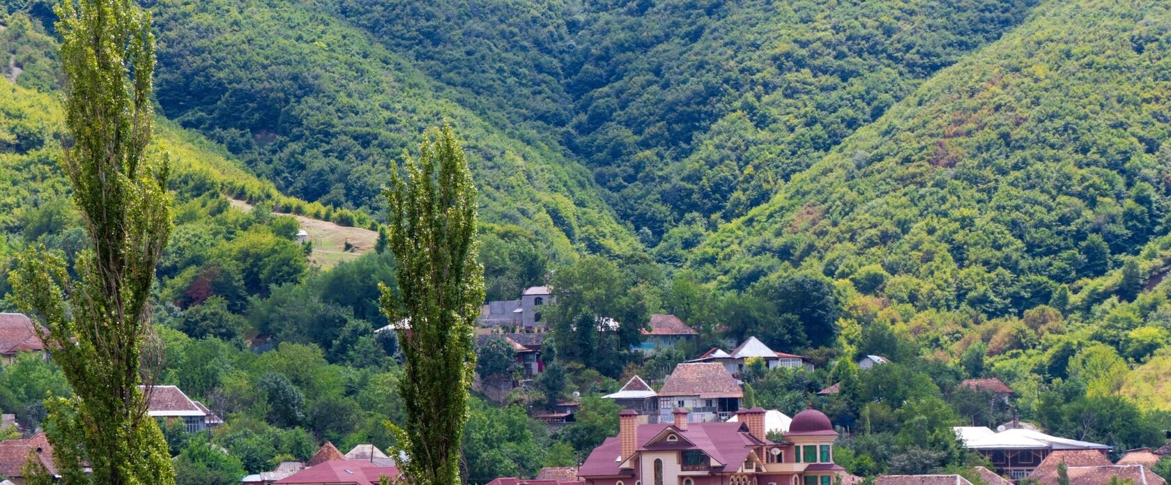 Горы и дома