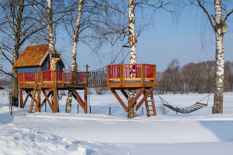 детская площадка зимой