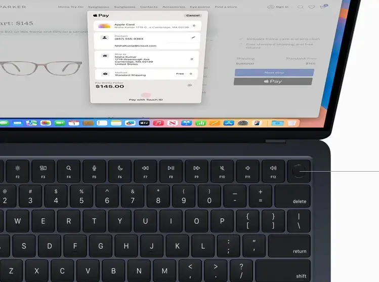 MacBook Air 15 с подключенными внешними дисплеями