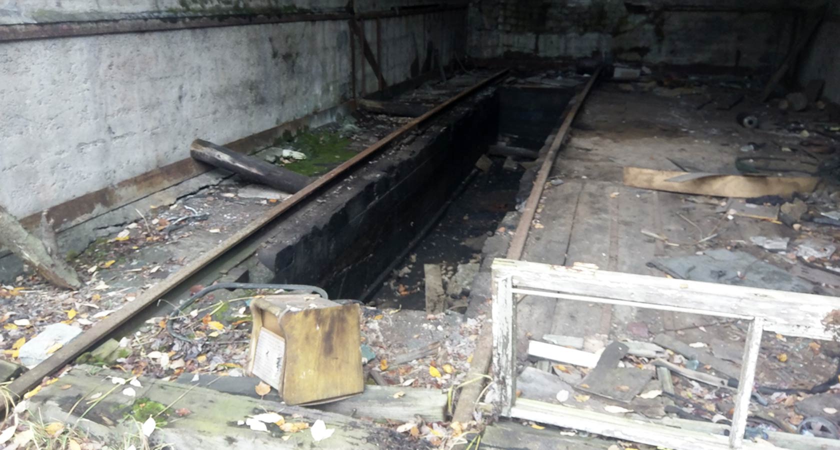 Демонтаж железнодорожных путей. Демонтаж железнодорожных путей техникой. Демонтаж жд. Путей. Демонтаж рельсовых путей.