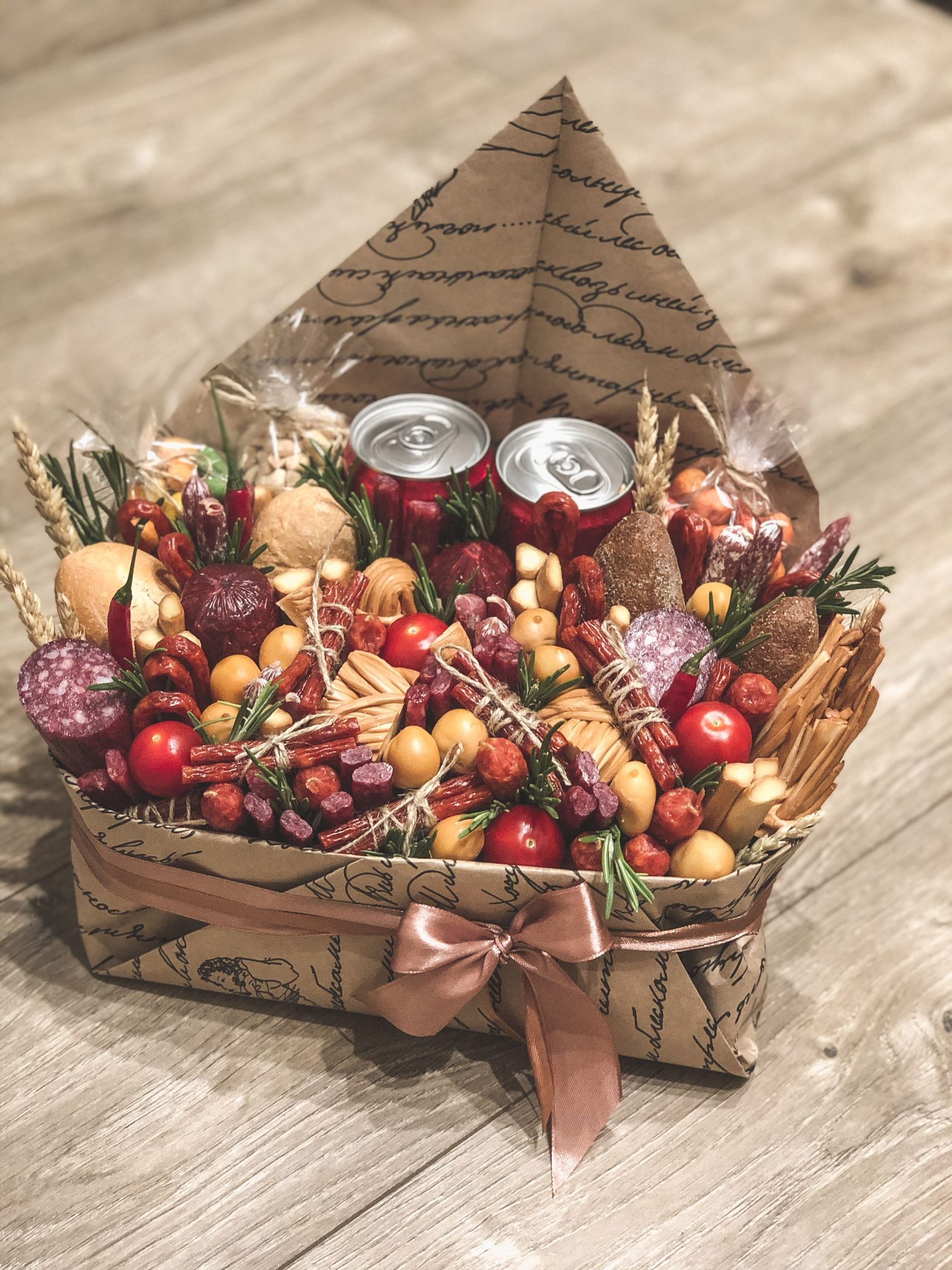 Пивные букеты. Съедобный конверт. Съедобный конверт. Съедобный конверт. Мясной букет для мужчины.