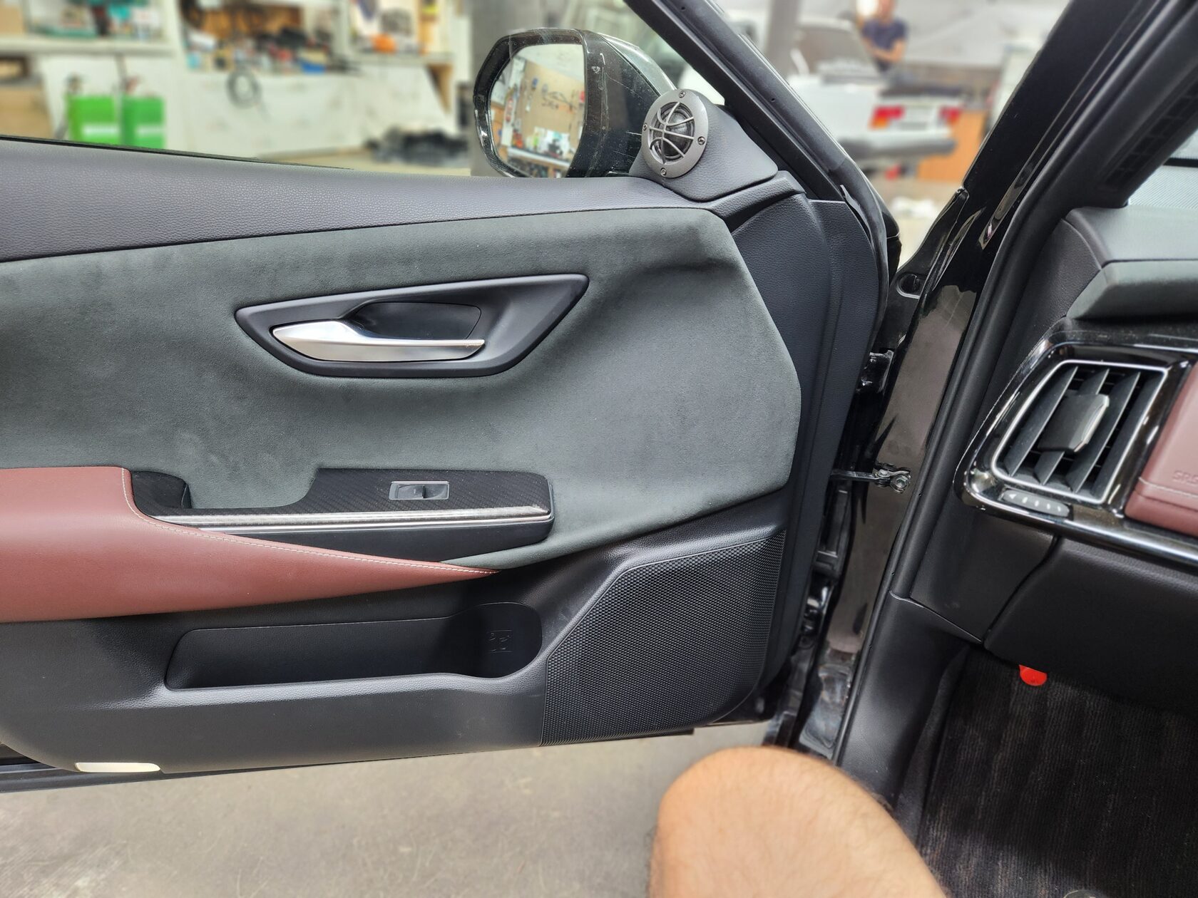 установка акустики в toyota crown