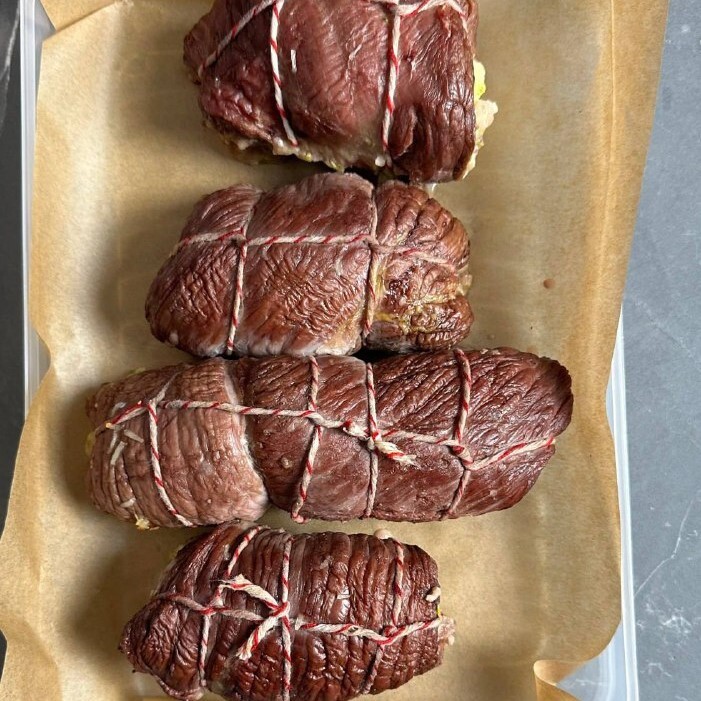 Блюдо: Рулет из говядины с кабачком и сыром