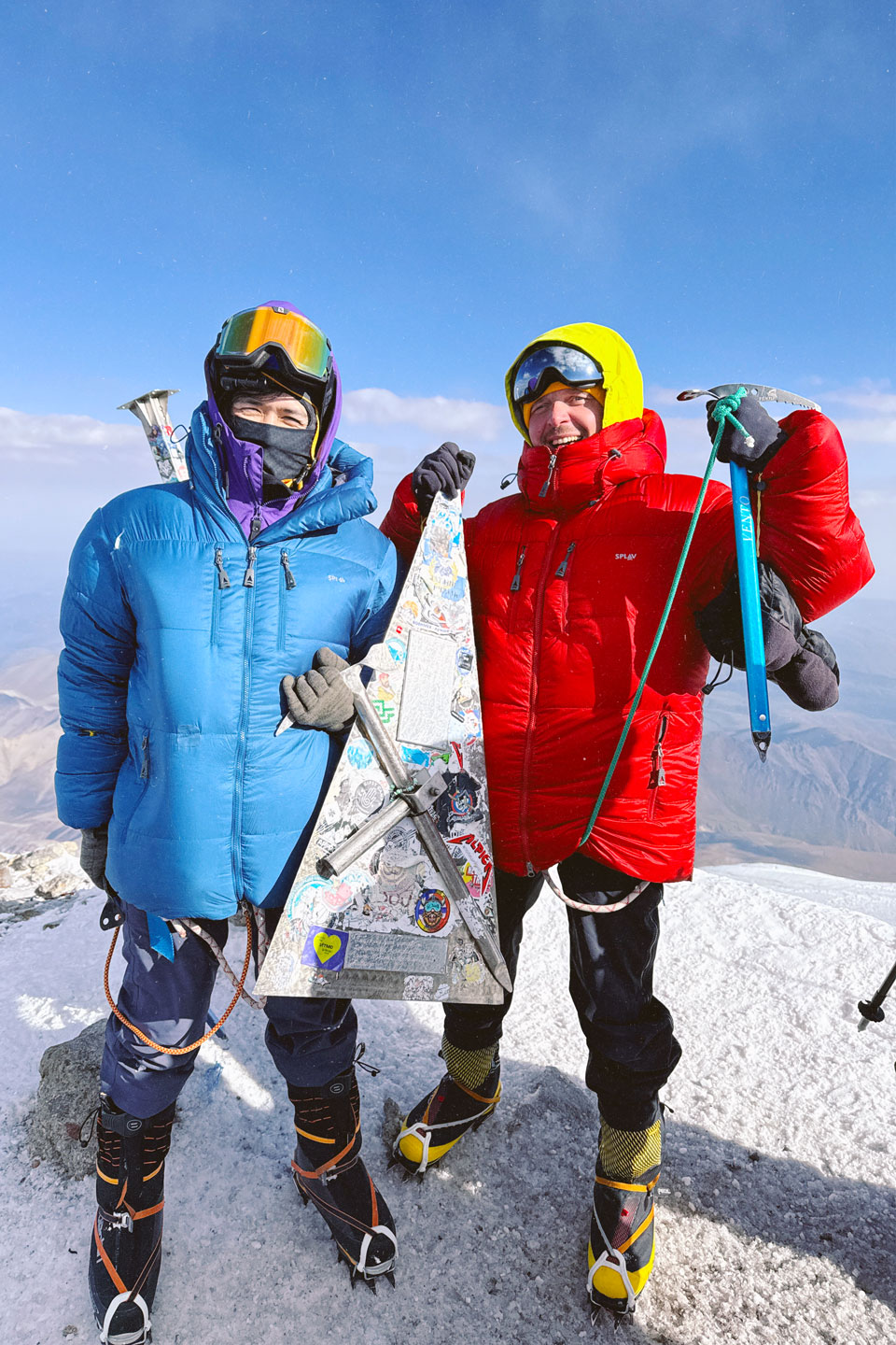 Леонид Пашковский снял честный фильм о том, что действительно ждет тех, кто решается подняться на высшую точку Европы