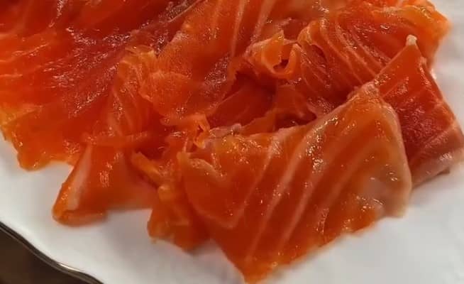 Приготовление слабосолёной форели с коньяком в домашних условиях: шаг 6