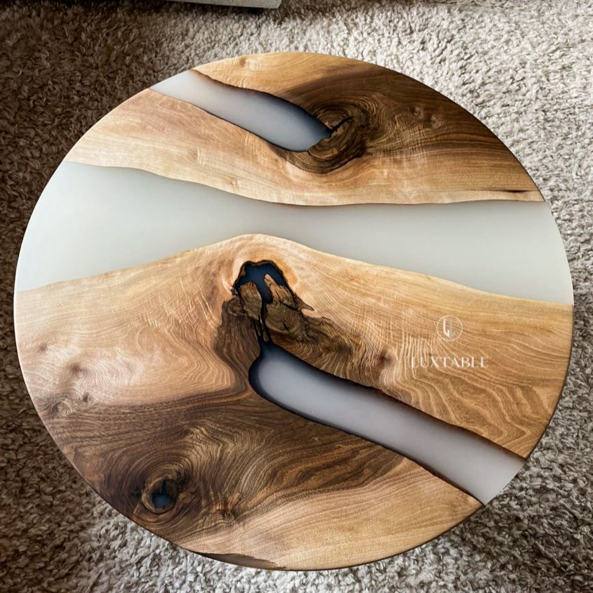 Tavolo rotondo da pranzo in olmo e resina verde bosco