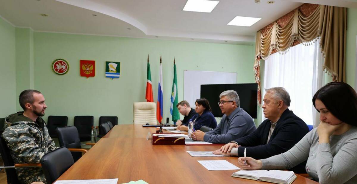 «Ждем дочку»: ветеран СВО побывал на приеме граждан у мэра Зеленодольска