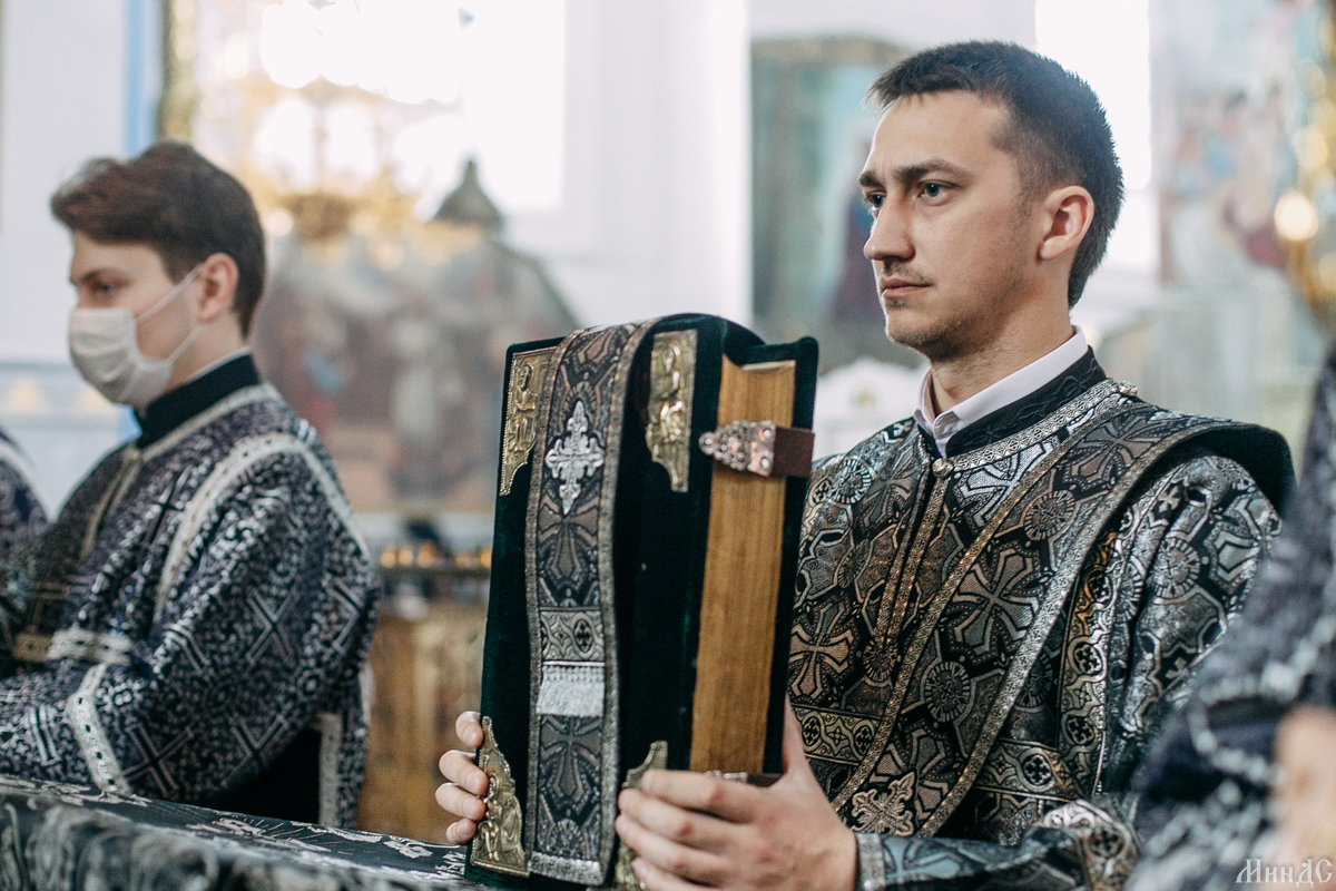 Что можно делать в великий понедельник. Богослужения страстной седмицы. Кустовский службы страстной седмицы. Великий понедельник страстной седмицы. Великий понедельник 2024.