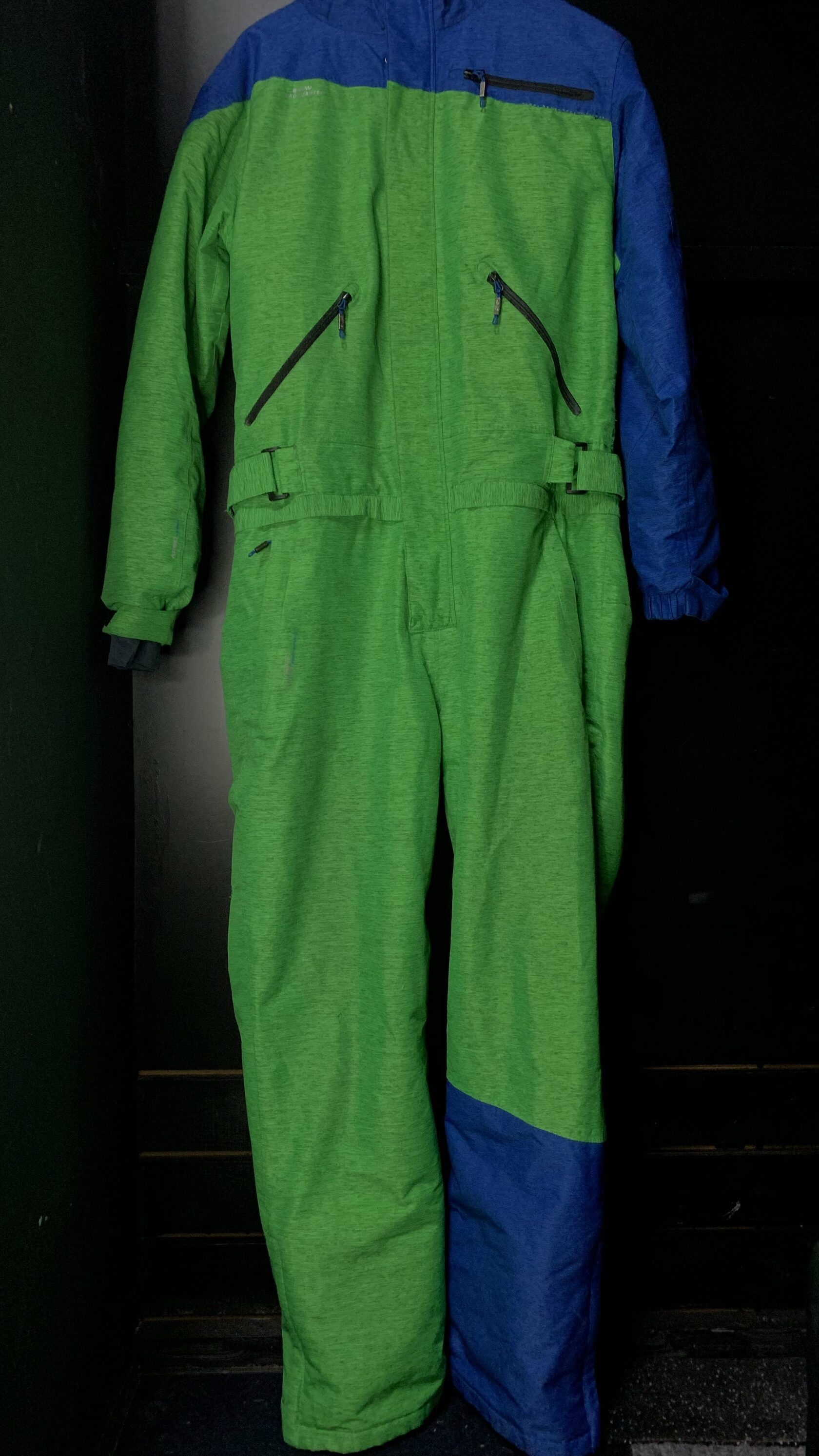Прокат горнолыжной одежды в Омске - Комбинезон Snow Headquarter, зеленый-синий