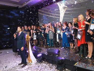 Заказать церемонию награждения для сети магазинов одежды