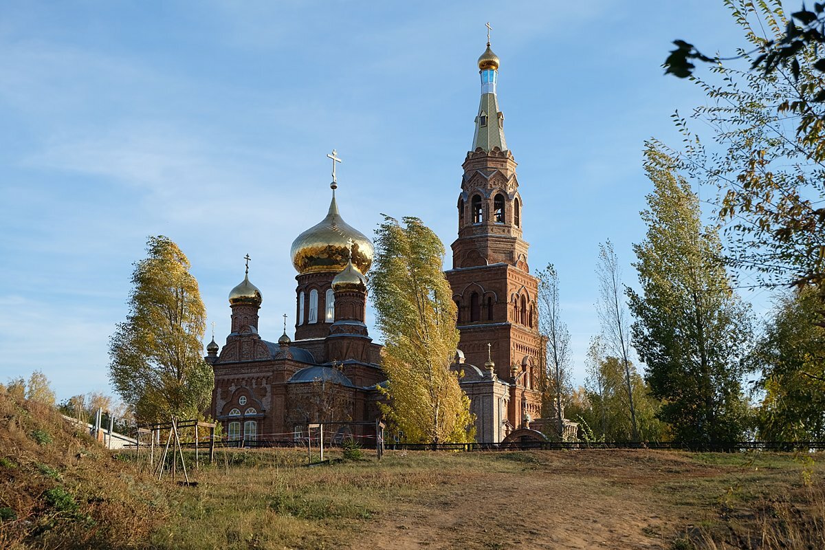 Храм архангела михаила самарская область. Виловатое храм Архангела Михаила. Храм Михаила Архангела Виловатое Самарской области. Храм Архангела Михаила (Самара). Храм Архангела Михаила с Красноармейское Самарской области.