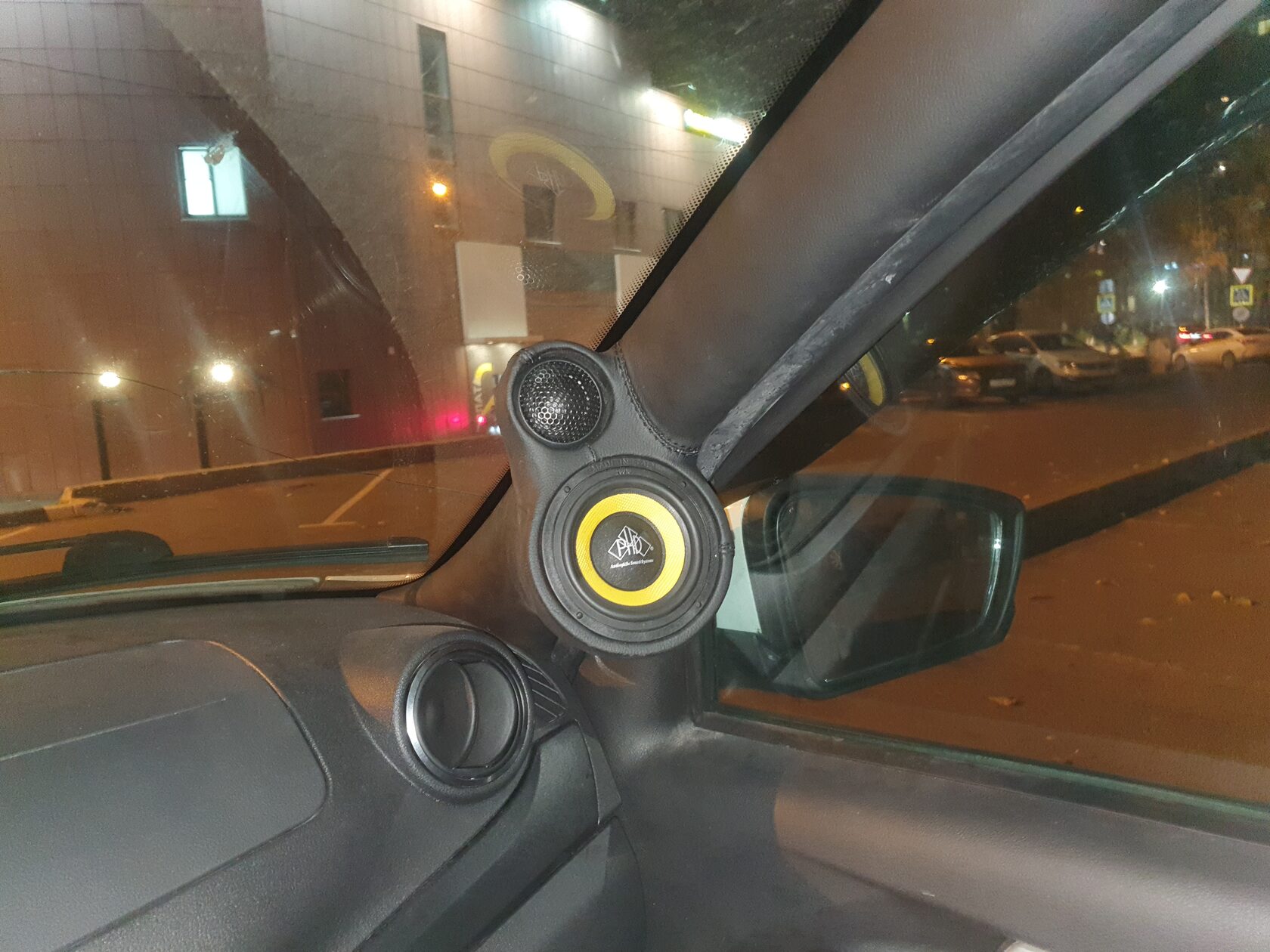 установка автозвука лада гранта