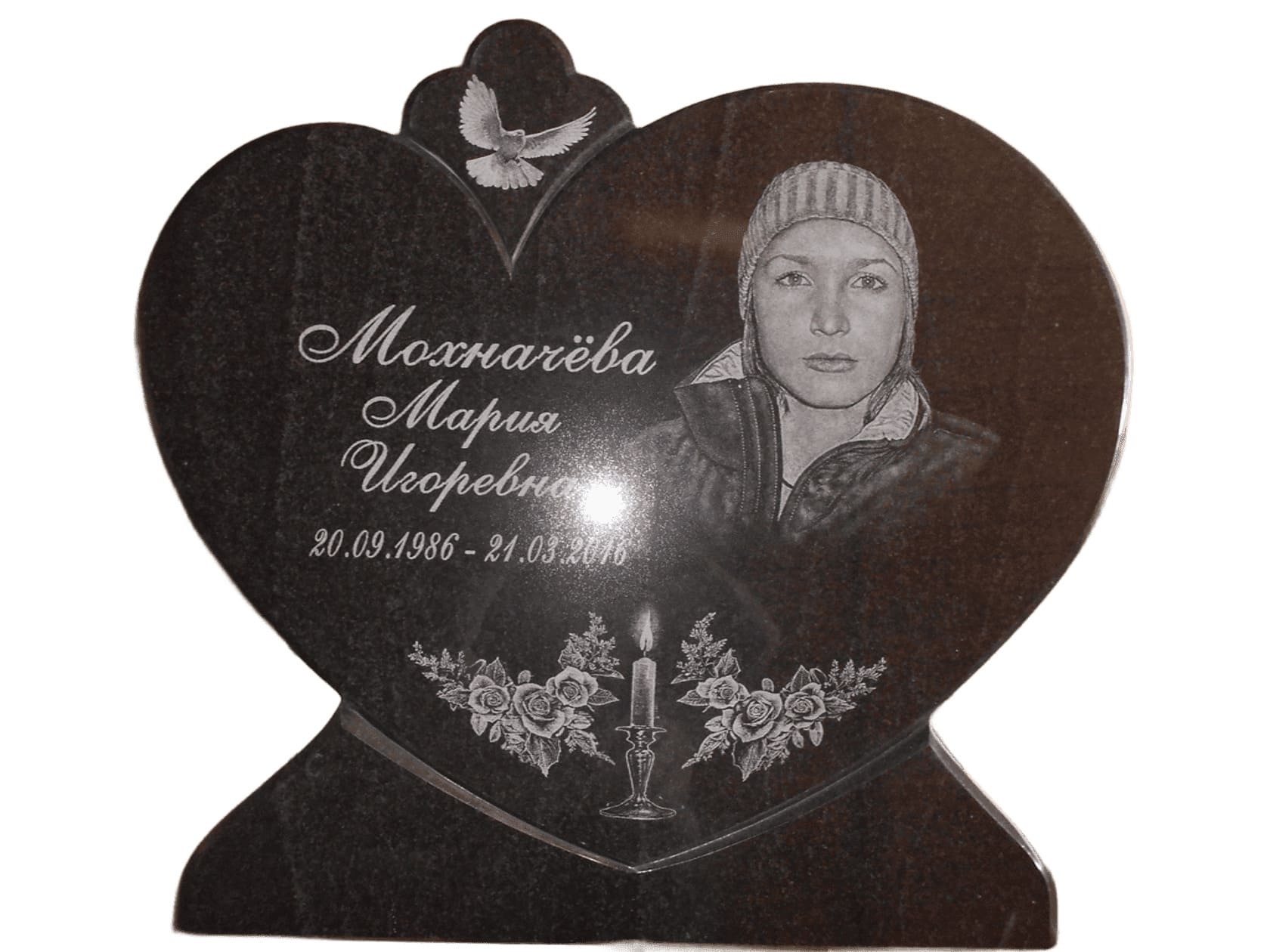 Памятник из Карельского гранита с вырубной формой, размер 1000х900