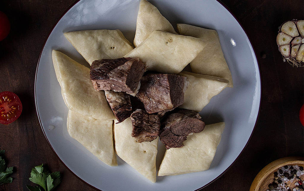Виды хинкала. Национальная кухня Дагестана хинкал. Чабанский хинкал. Дагестанская кухня аварский хинкал. Дагестанское блюдо хинкал.