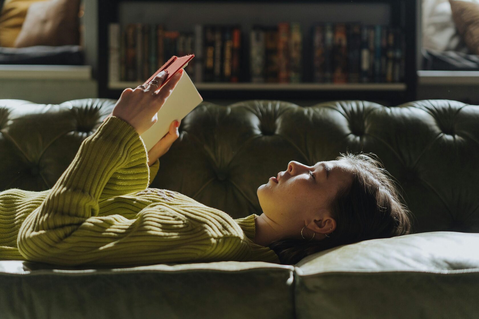 книга «Бегущая с волками», книга Клариссы Пинкола Эстес, анализ женской психологии на сказках и мифах