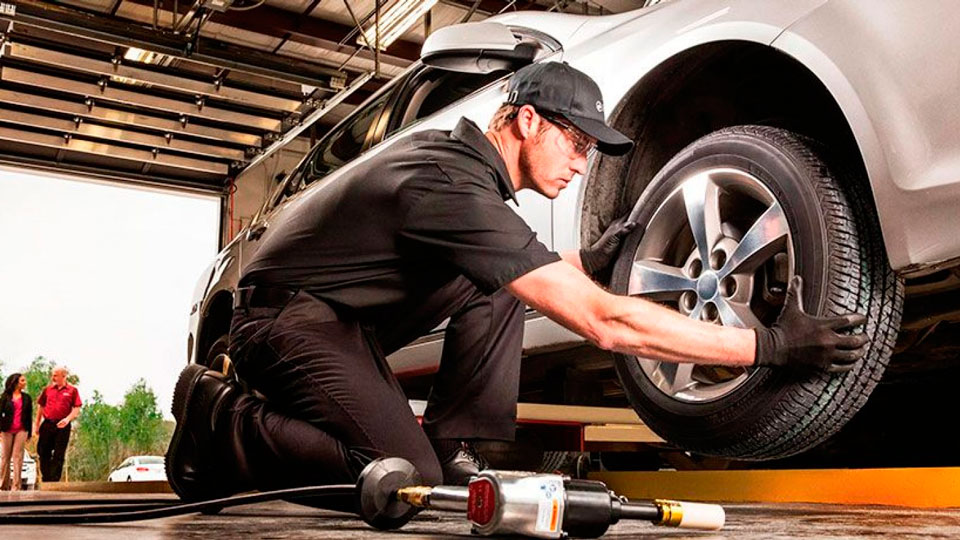 Шиномонтаж в Москве круглосуточно недорого - замена шин легковых и ...